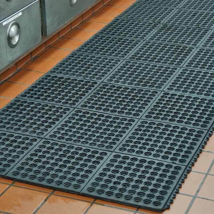 The Versatility of Interlocking Rubber Mats for Industrial and Commercial Spaces