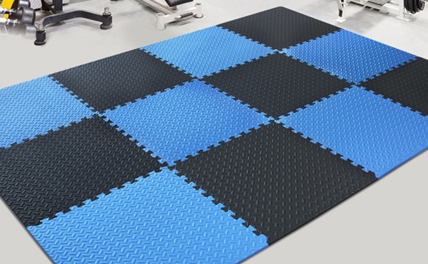 BLUE-AND-BLACK-RUBBER-TILES